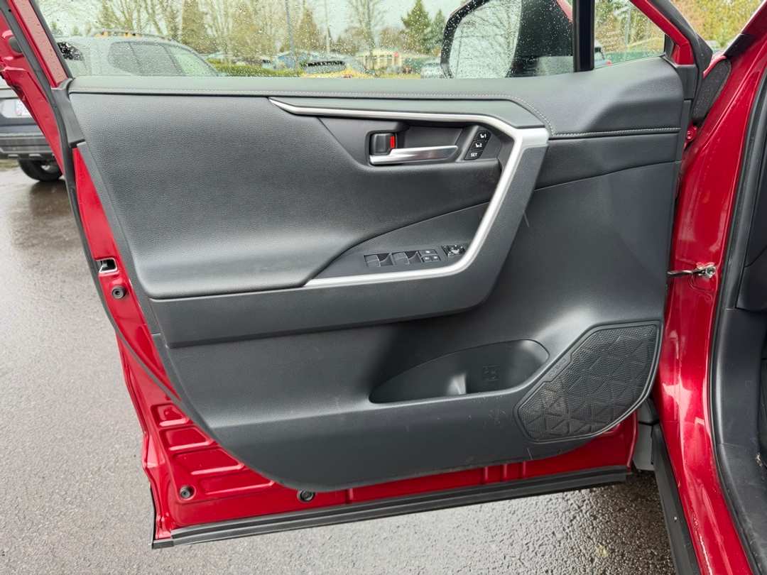 2019 Toyota Rav4 Limited - Image 12