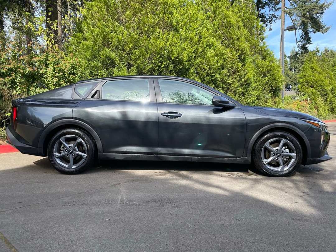 2025 Kia K4 LXS - Image 3