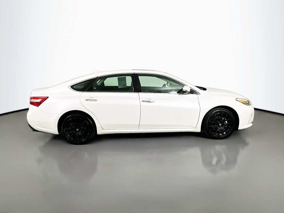 2017 Toyota Avalon Limited - Image 9