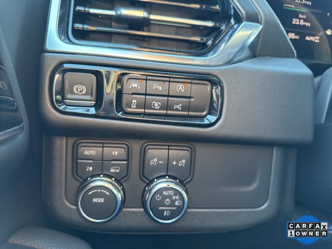 2025 GMC Yukon Denali - Image 36