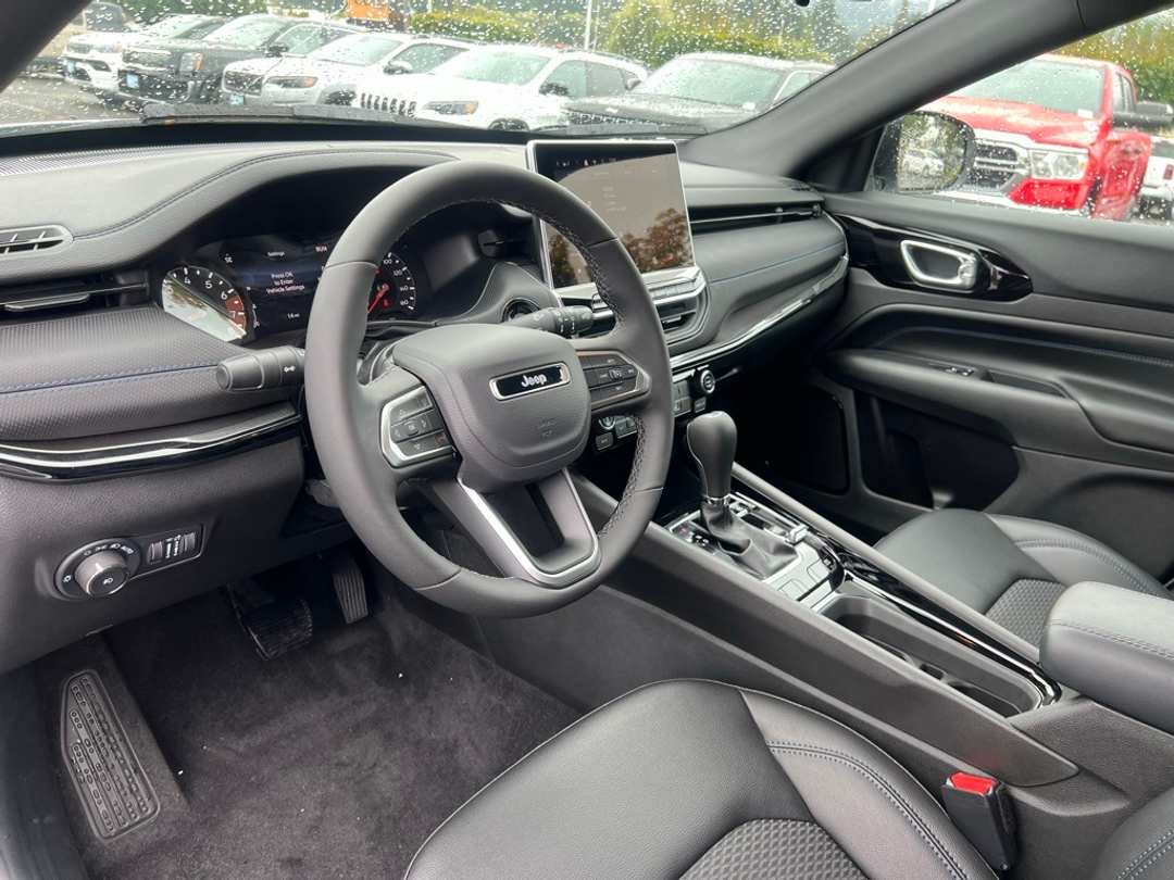 2026 Jeep Compass Latitude - Image 13