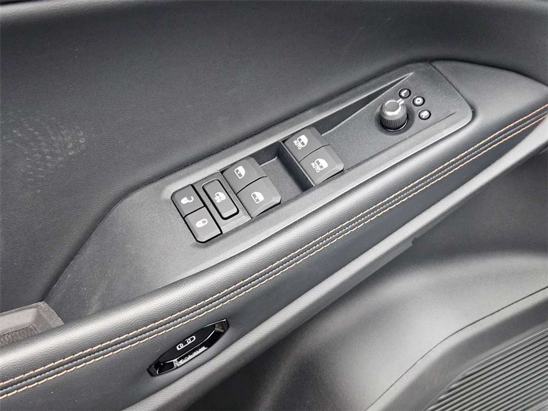 2026 Jeep Cherokee Laredo - Image 11