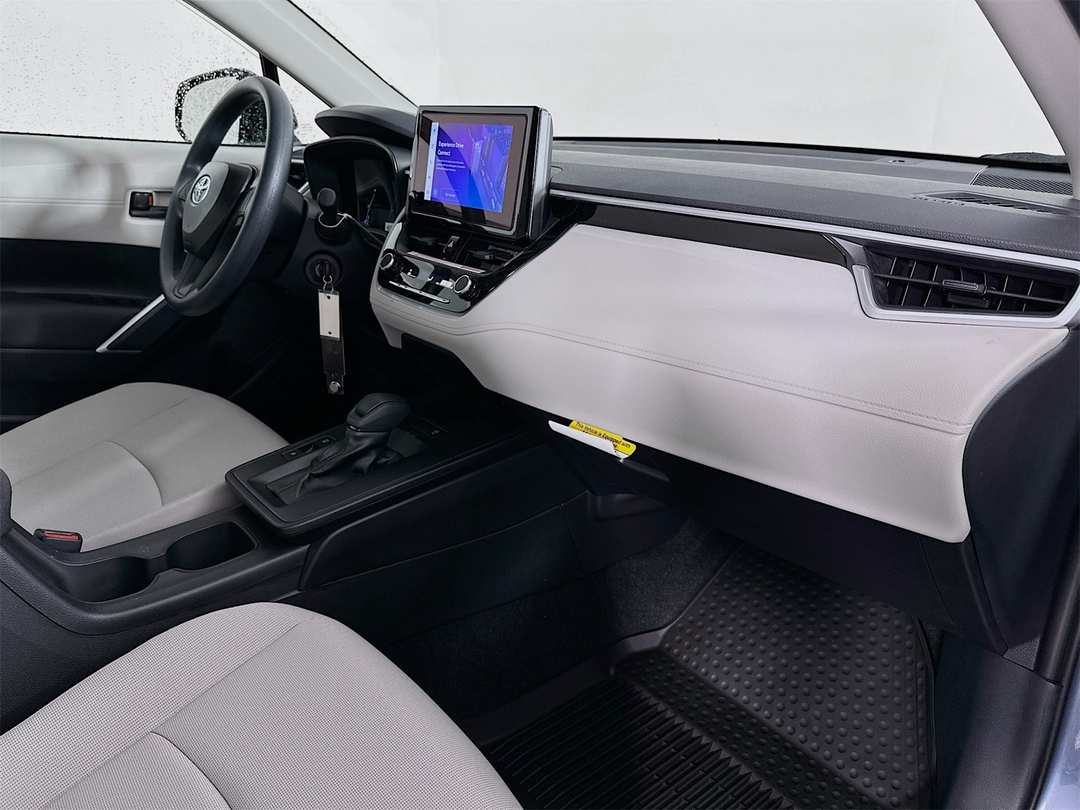 2026 Toyota Corolla Cross L - Image 28