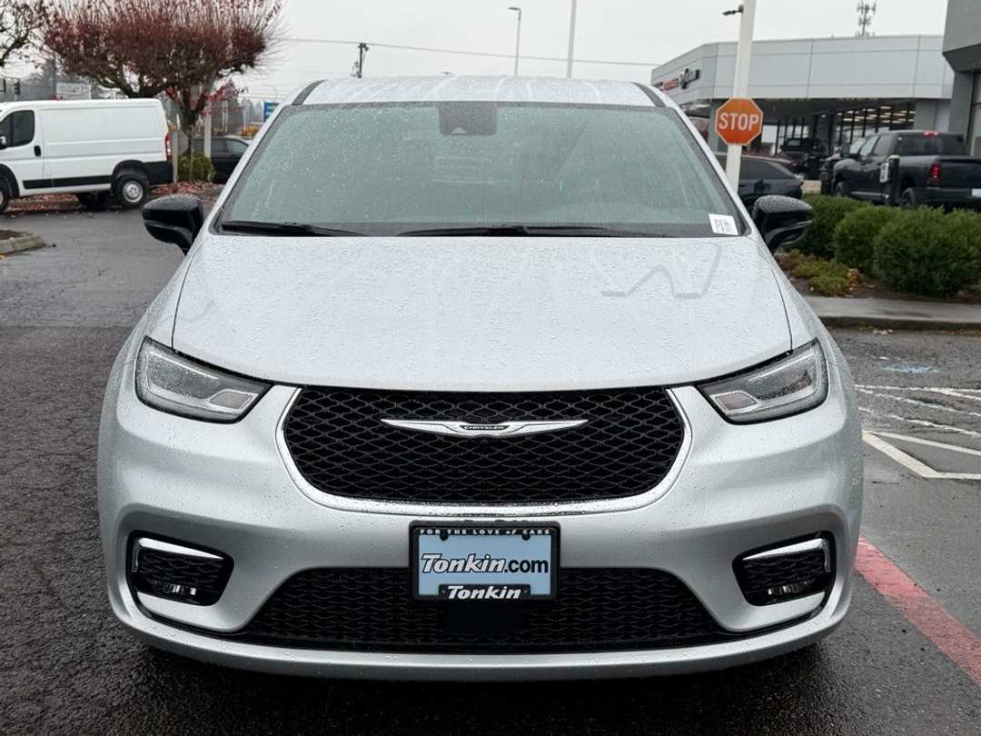 2026 Chrysler Pacifica Select - Image 2