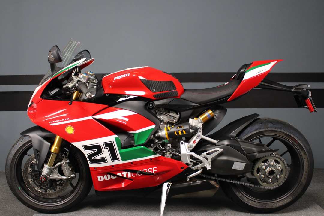 2023 Ducati Panigale V2 Bayliss 1St Championship 20Th Anniversary - Image 4