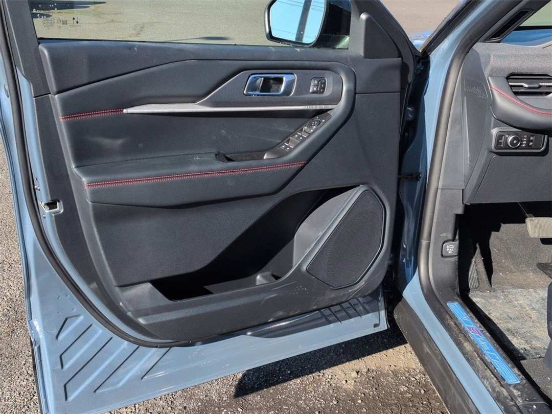 2026 Ford Explorer STLine - Image 9