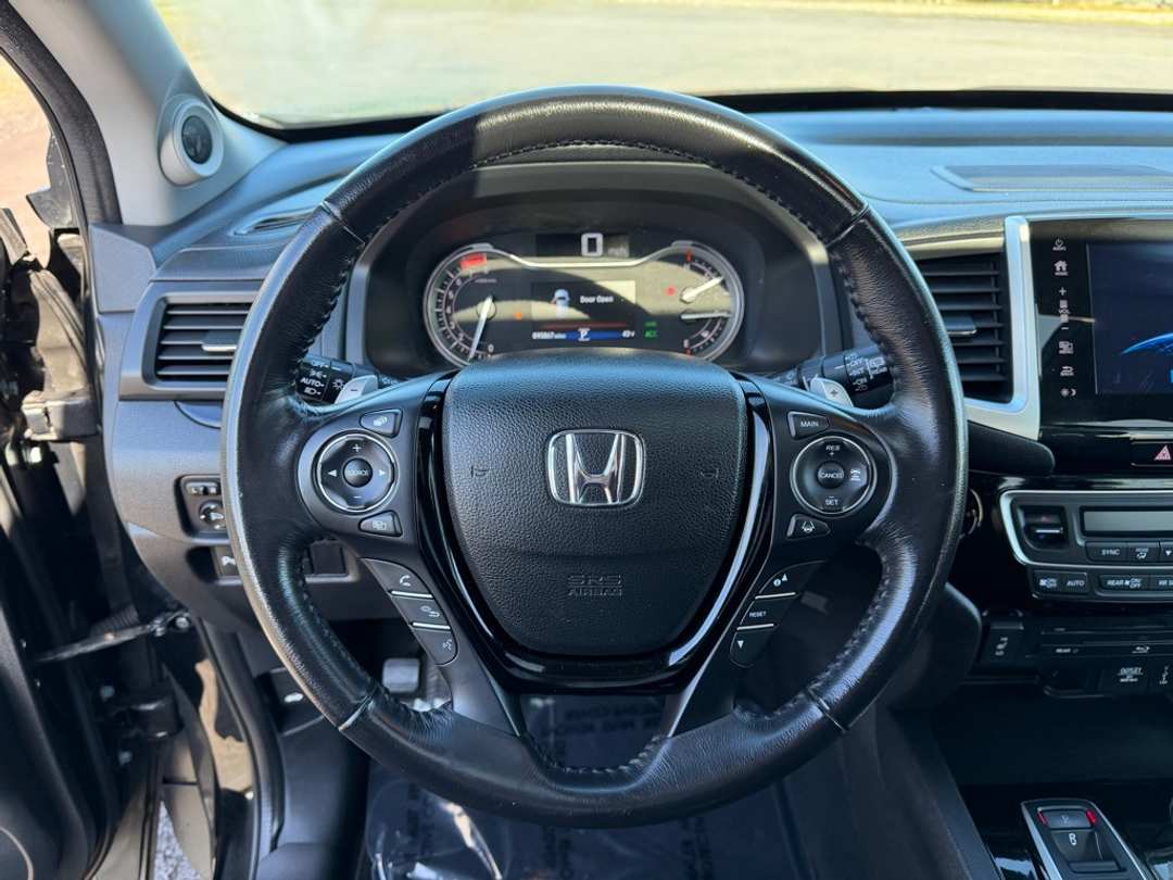 2017 Honda Pilot Touring - Image 20