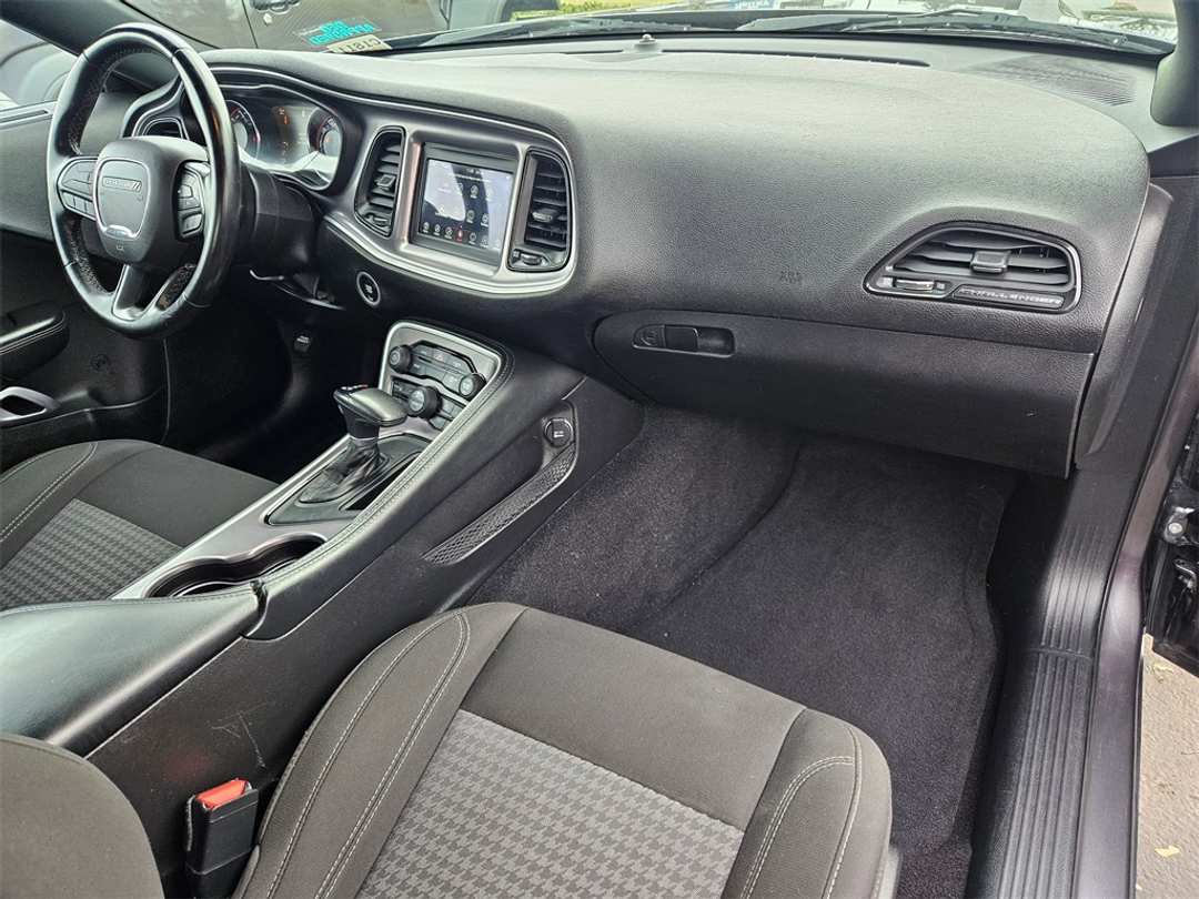 2022 Dodge Challenger SXT - Image 32