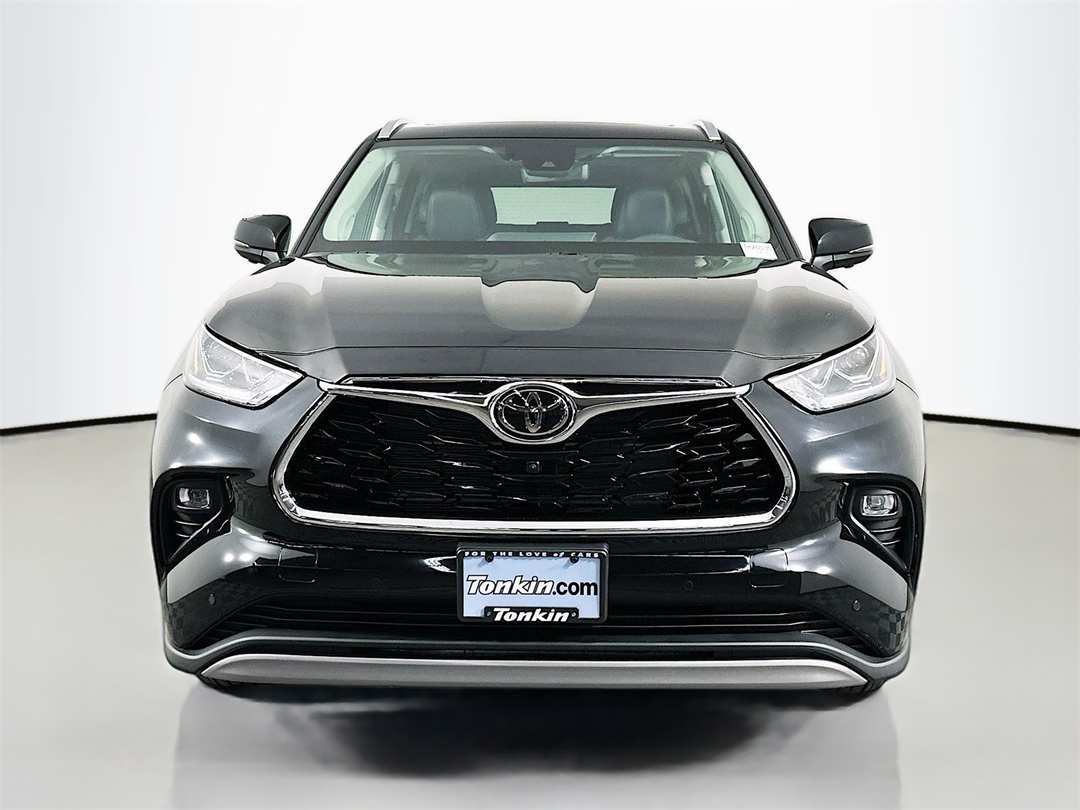 2026 Toyota Highlander Platinum - Image 2