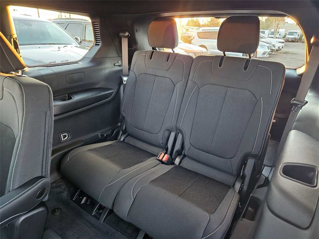 2025 Jeep Grand Cherokee L Laredo - Image 29