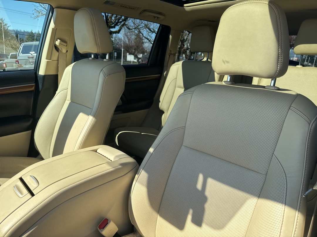 2019 Toyota Highlander - Image 12