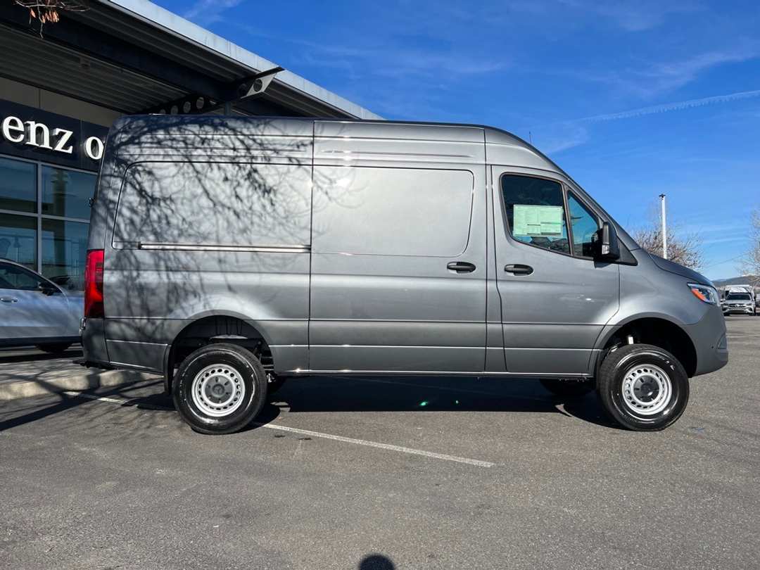 2025 Mercedes-Benz Sprinter 2500 Cargo 144 WB - Image 9