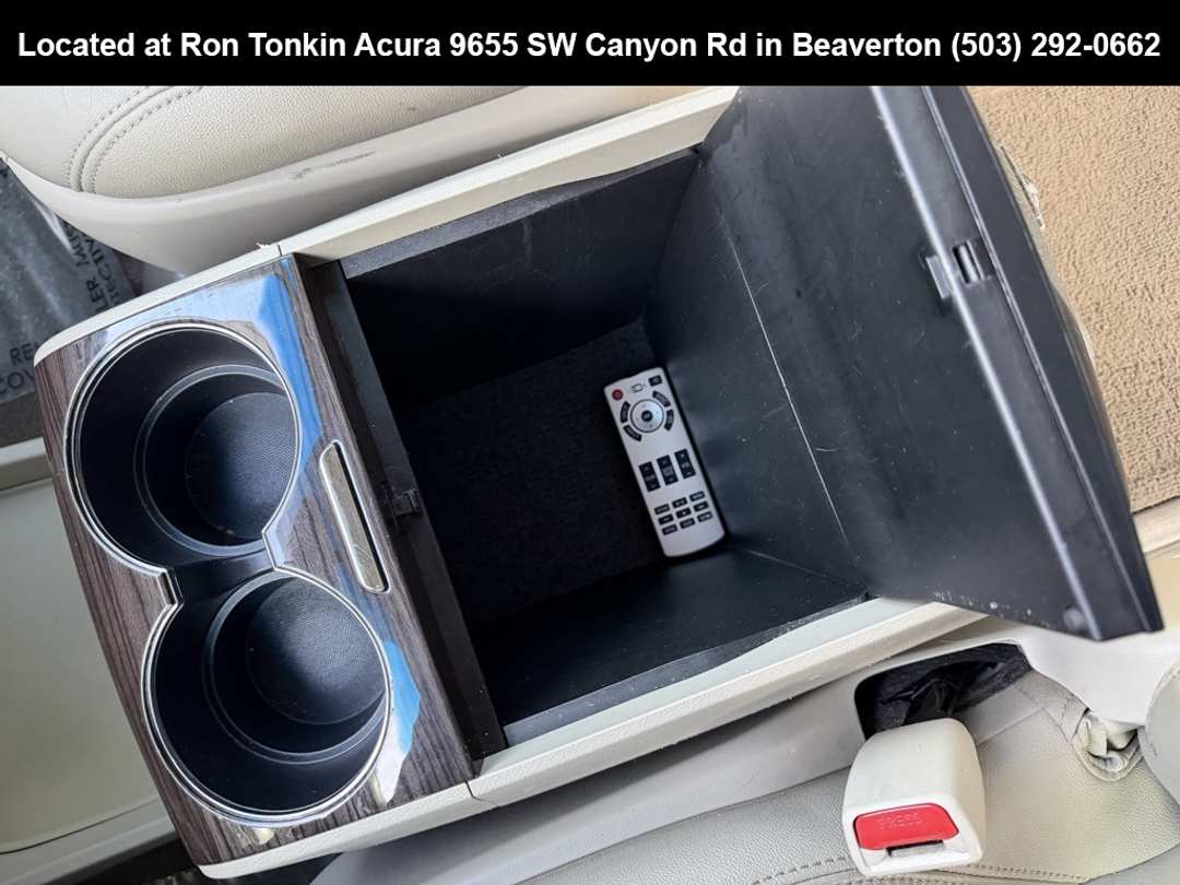 2017 Toyota Sienna XLE - Image 25