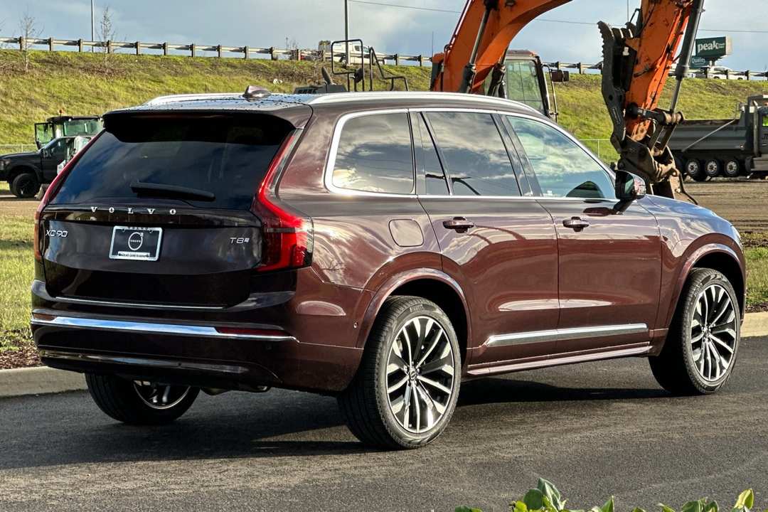 2026 Volvo Xc90 T8 Ultra - Image 3