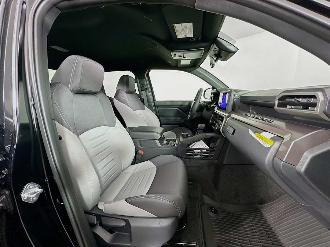 2025 Toyota Tacoma TRD Sport - Image 27