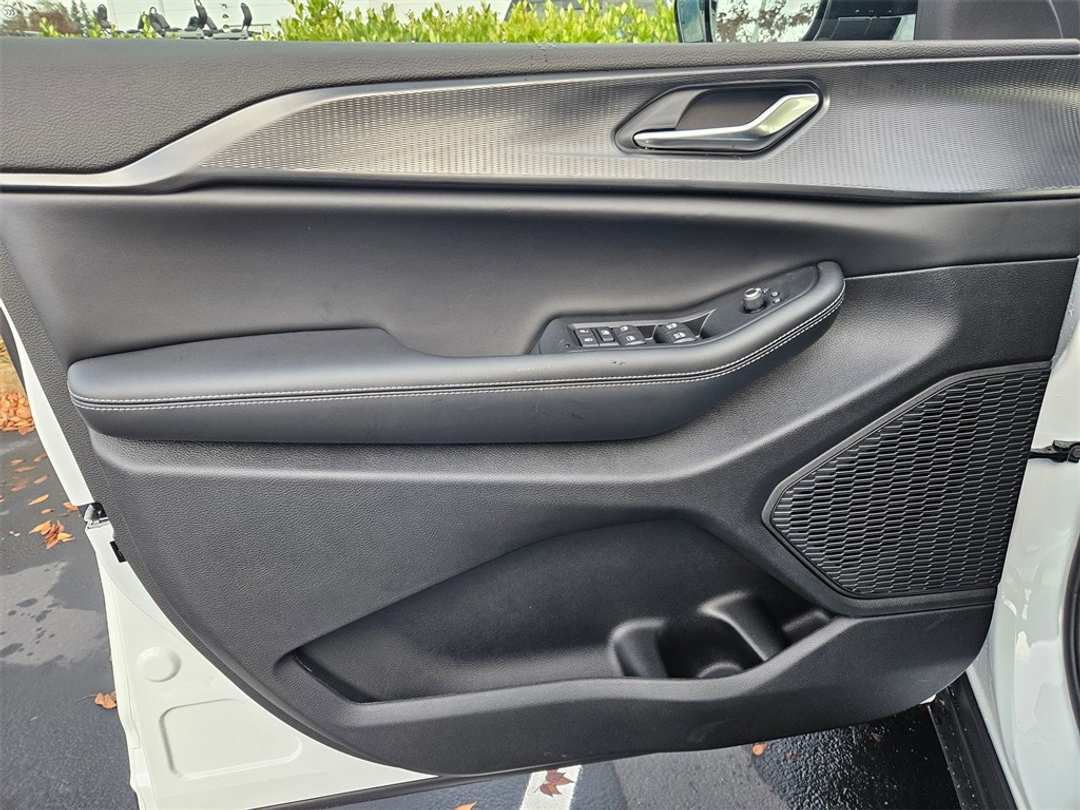 2025 Jeep Grand Cherokee Altitude X - Image 10