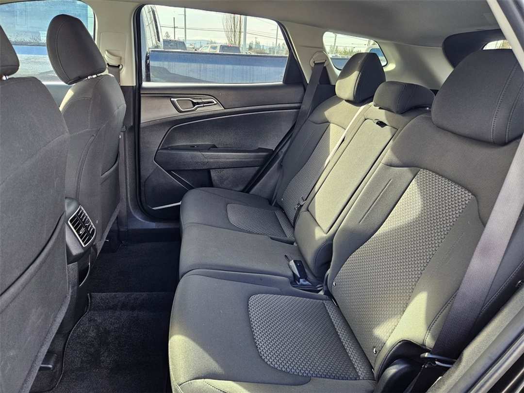 2024 Kia Sportage LX - Image 28