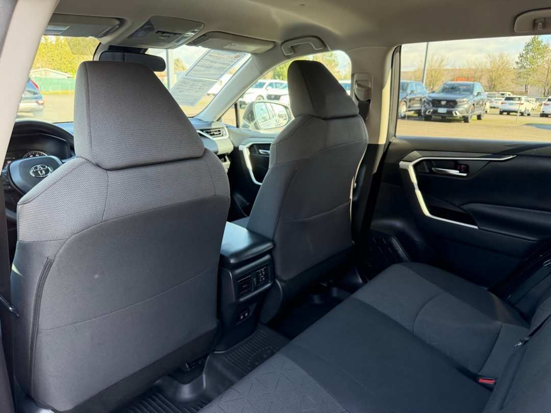 2021 Toyota Rav4 XLE - Image 31