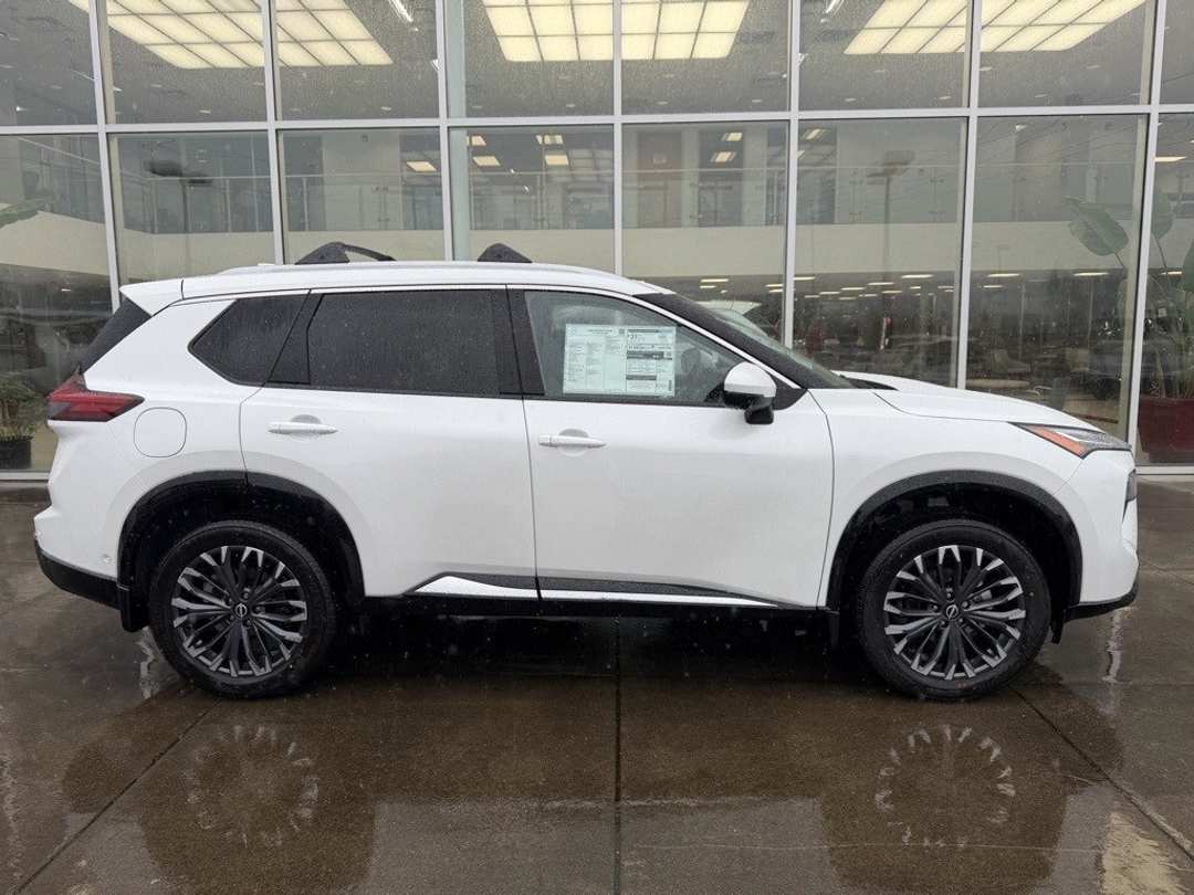 2026 Nissan Rogue Platinum - Image 8