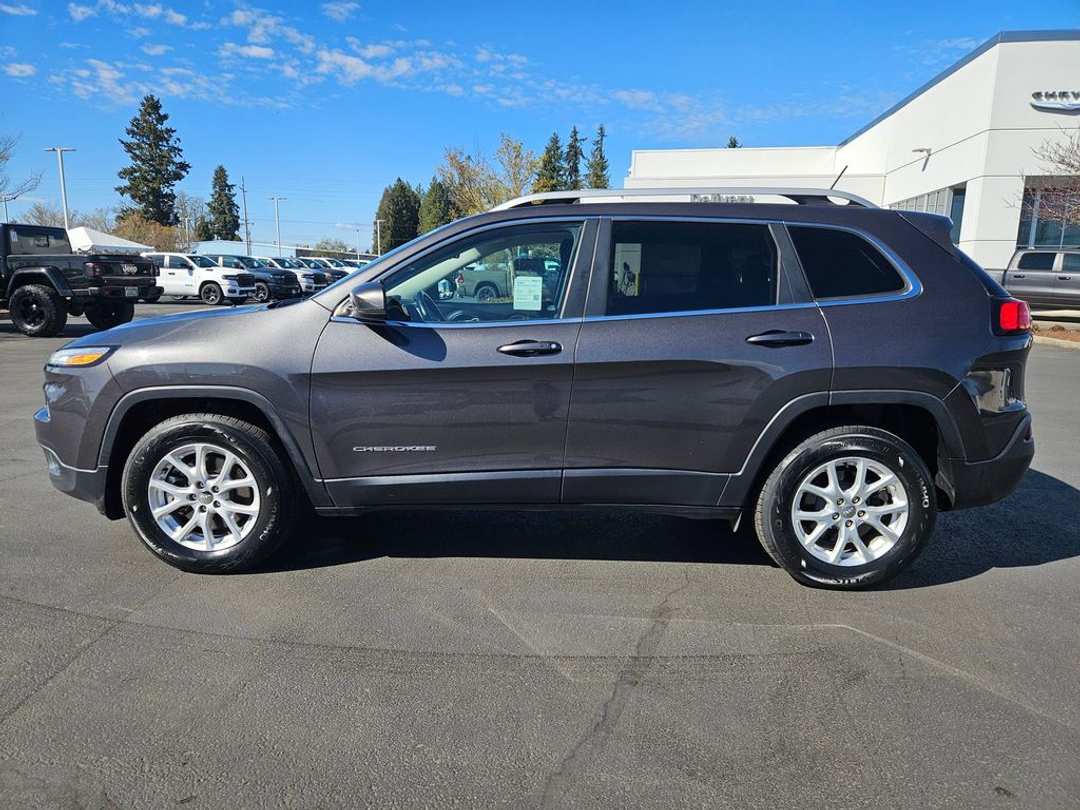 2017 Jeep Cherokee Latitude - Image 3