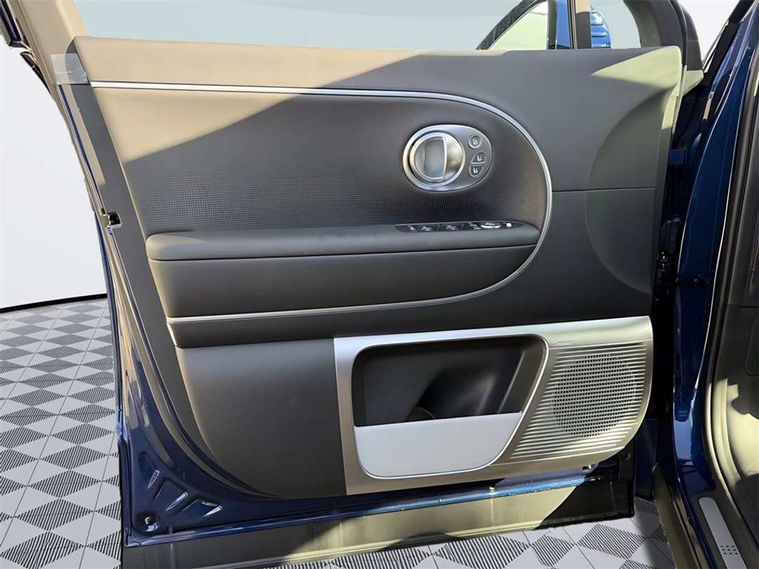 2026 Hyundai Ioniq 9 Performance Calligraphy - Image 12