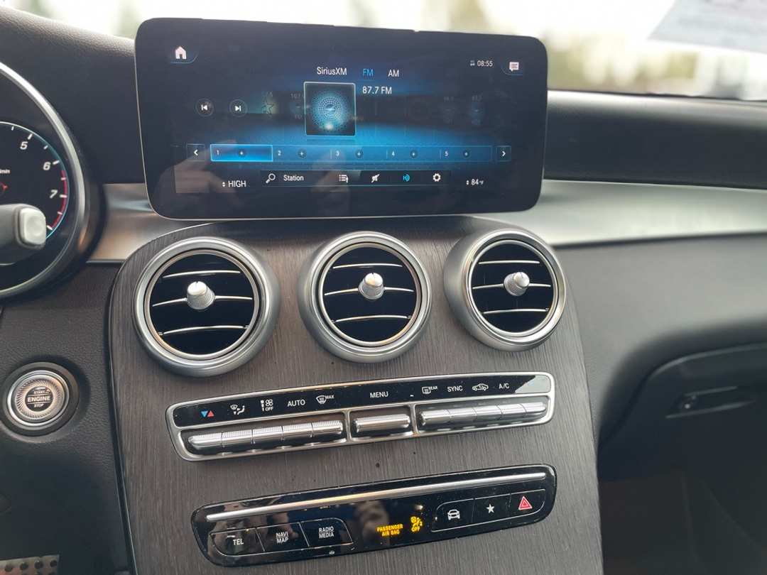 2022 Mercedes-Benz GLC GLC 300 - Image 18