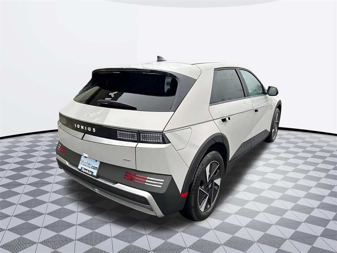 2026 Hyundai Ioniq 5 SEL - Image 3