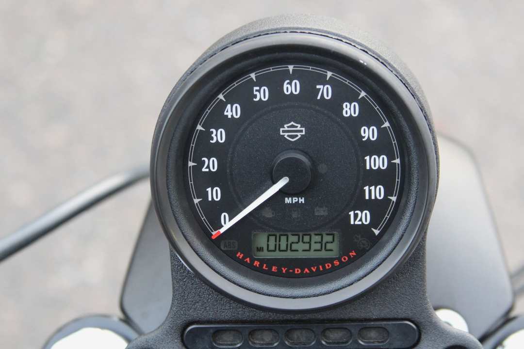 2018 Harley-Davidson Iron 883™ - Image 12