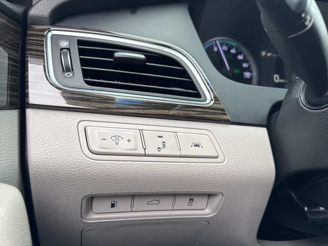 2016 Hyundai Sonata Limited - Image 37