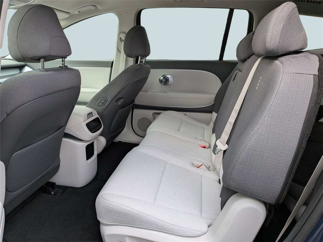 2026 Hyundai Ioniq 9 SE - Image 25
