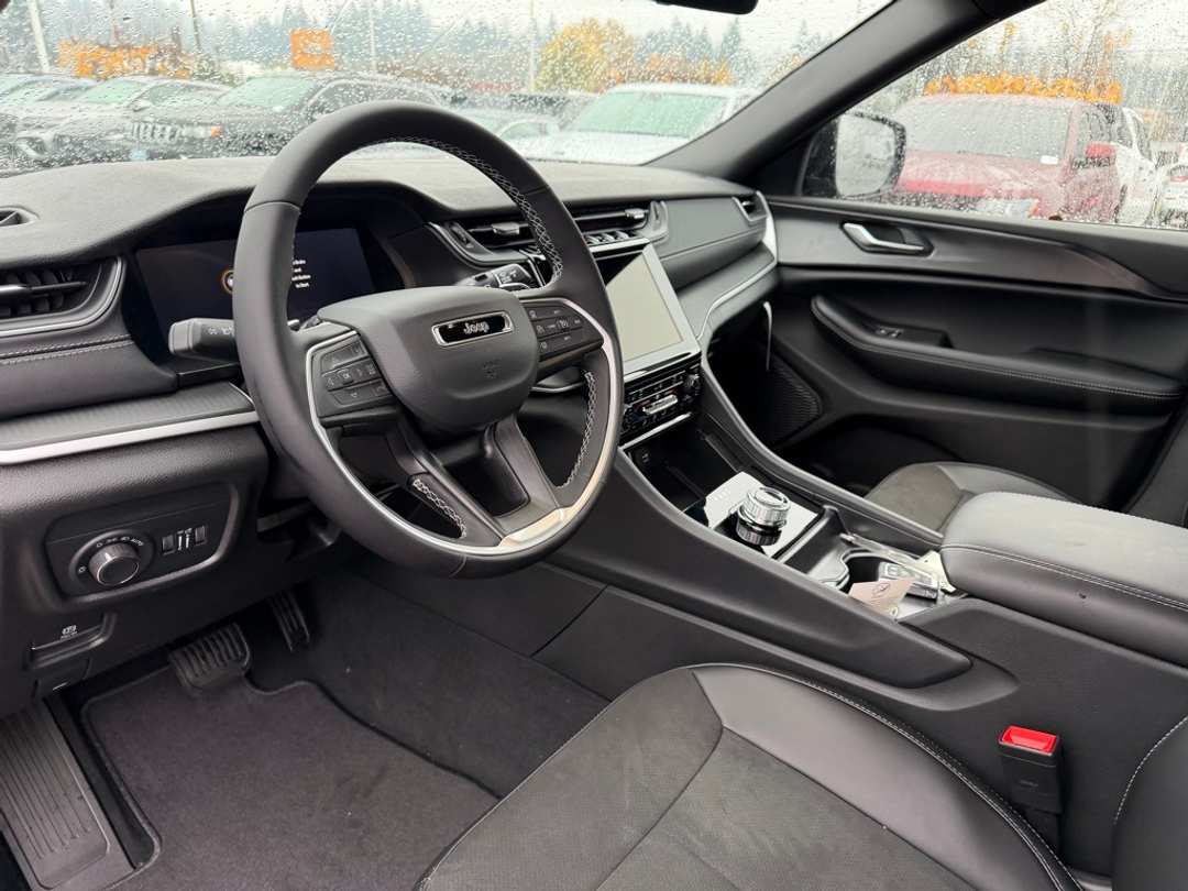 2025 Jeep Grand Cherokee L Altitude X - Image 15