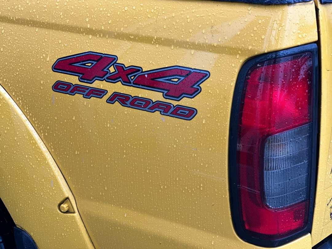 2001 Nissan Frontier SE - Image 23