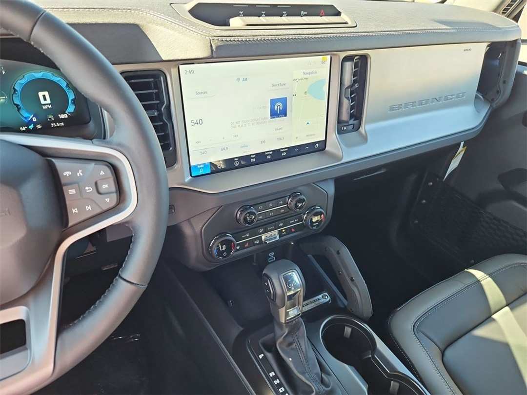 2025 Ford Bronco Outer Banks - Image 18