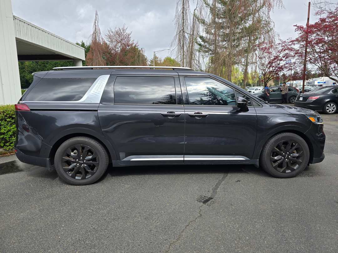 2022 Kia Carnival SX - Image 3