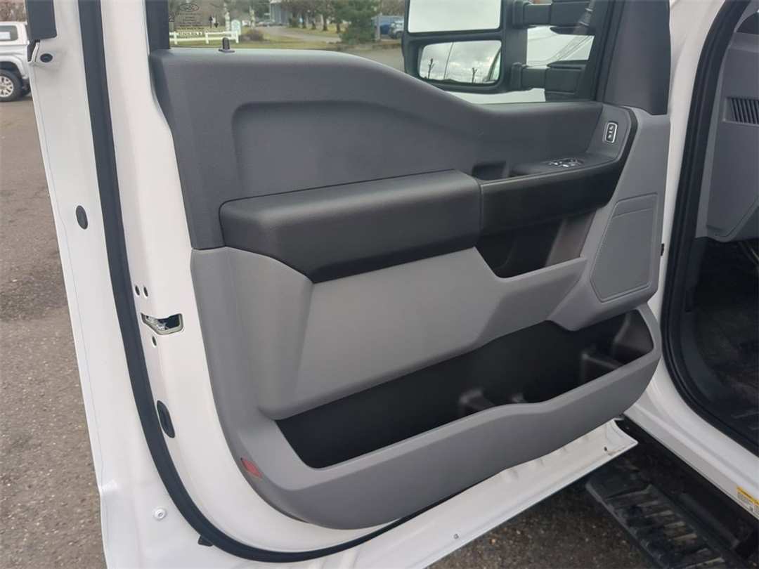 2024 Ford F-550Sd XL - Image 9