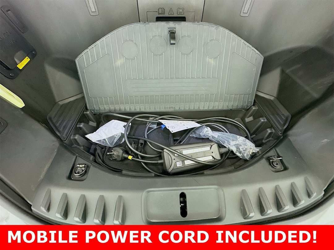 2023 Ford F-150 Lightning XLT - Image 31