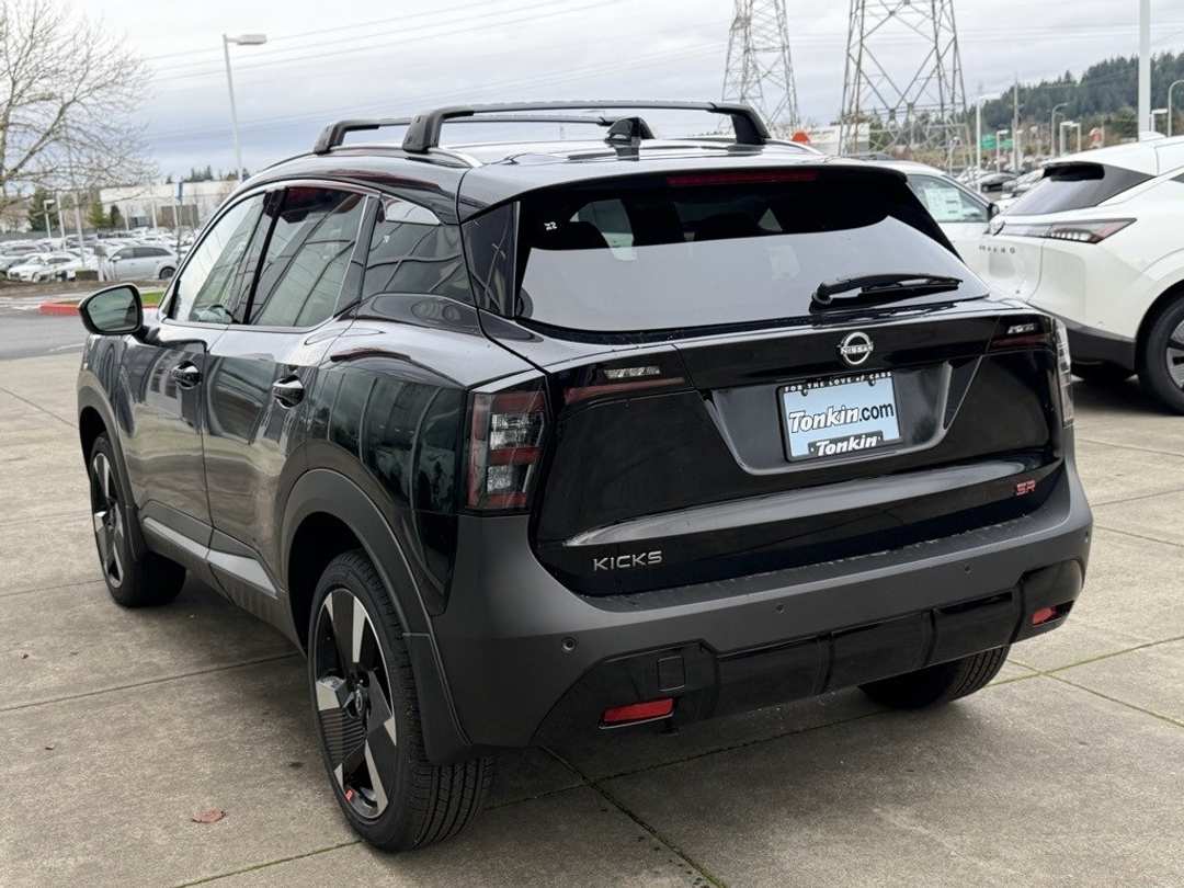 2026 Nissan Kicks SR - Image 5