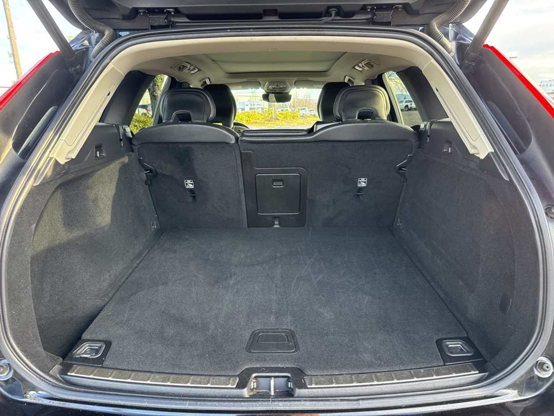2023 Volvo Xc60 B5 Plus Dark Theme - Image 19