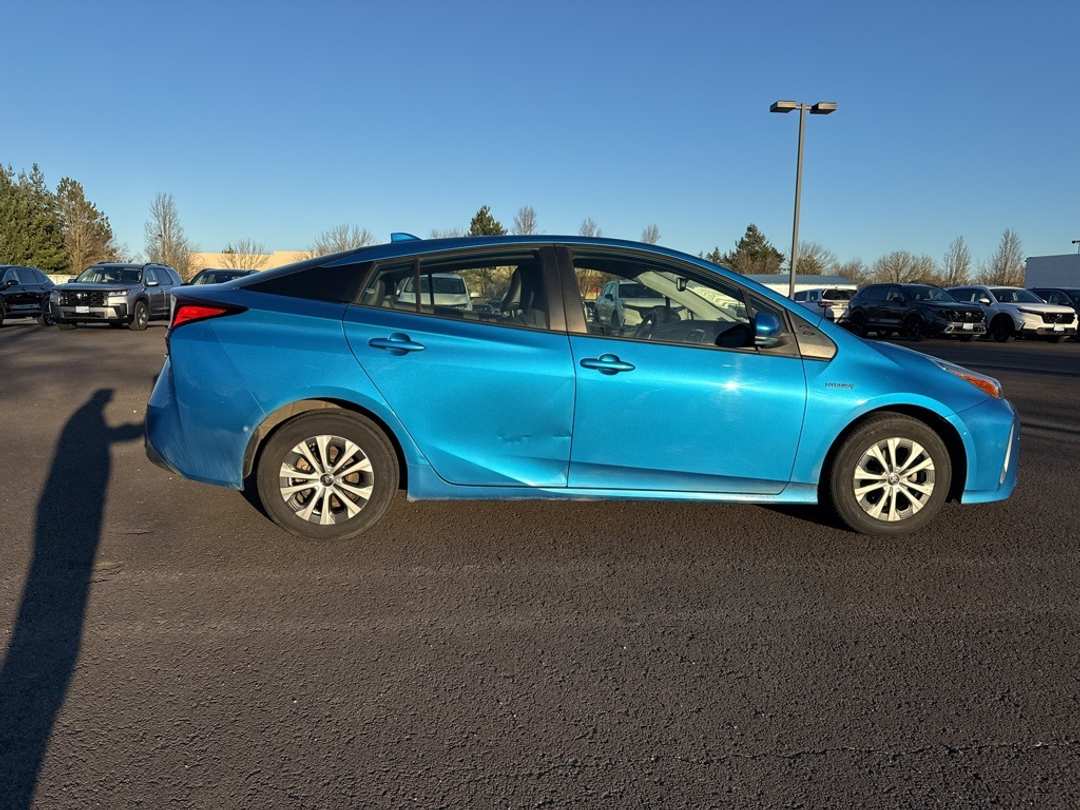 2021 Toyota Prius XLE AWDe - Image 8