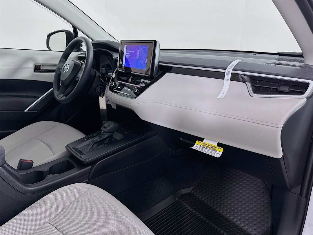 2026 Toyota Corolla Cross L - Image 28