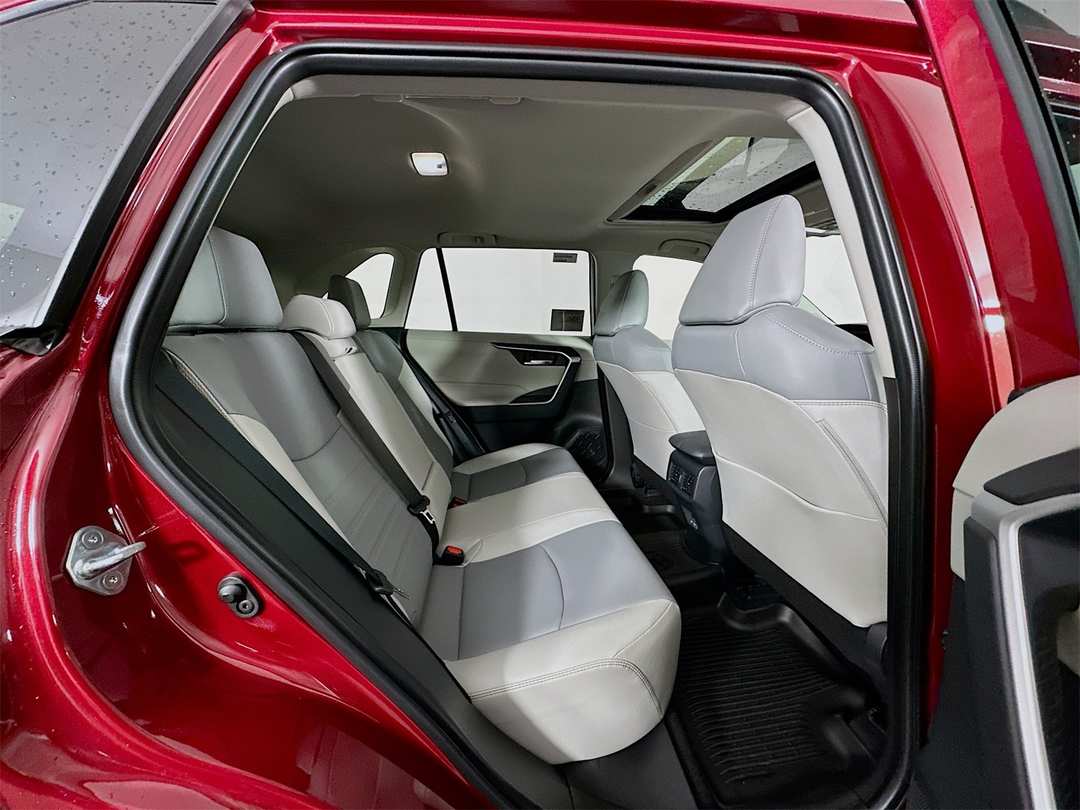 2025 Toyota Rav4 XLE Premium - Image 29