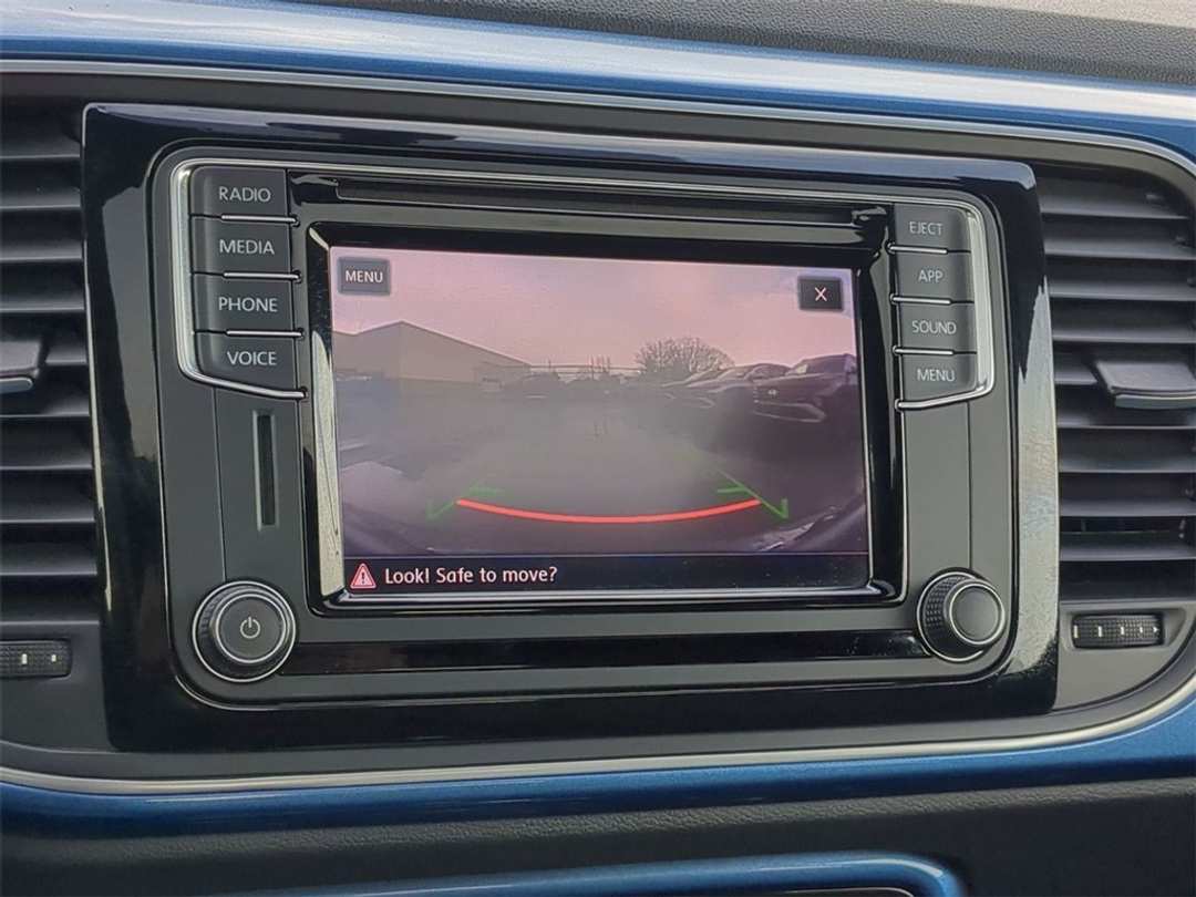 2019 Volkswagen Beetle 2.0T SE - Image 18