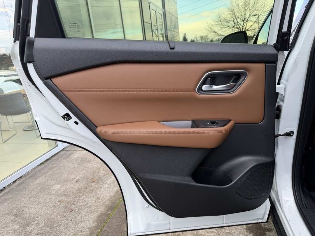 2026 Nissan Rogue Platinum - Image 30