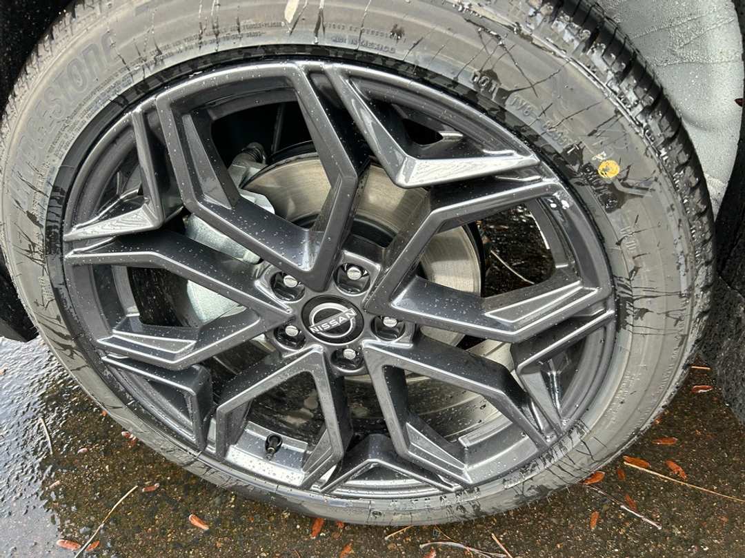 2025 Nissan Kicks SR - Image 8