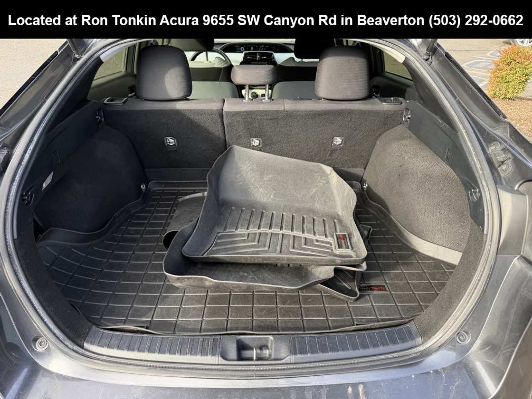 2017 Toyota Prius Three - Image 11