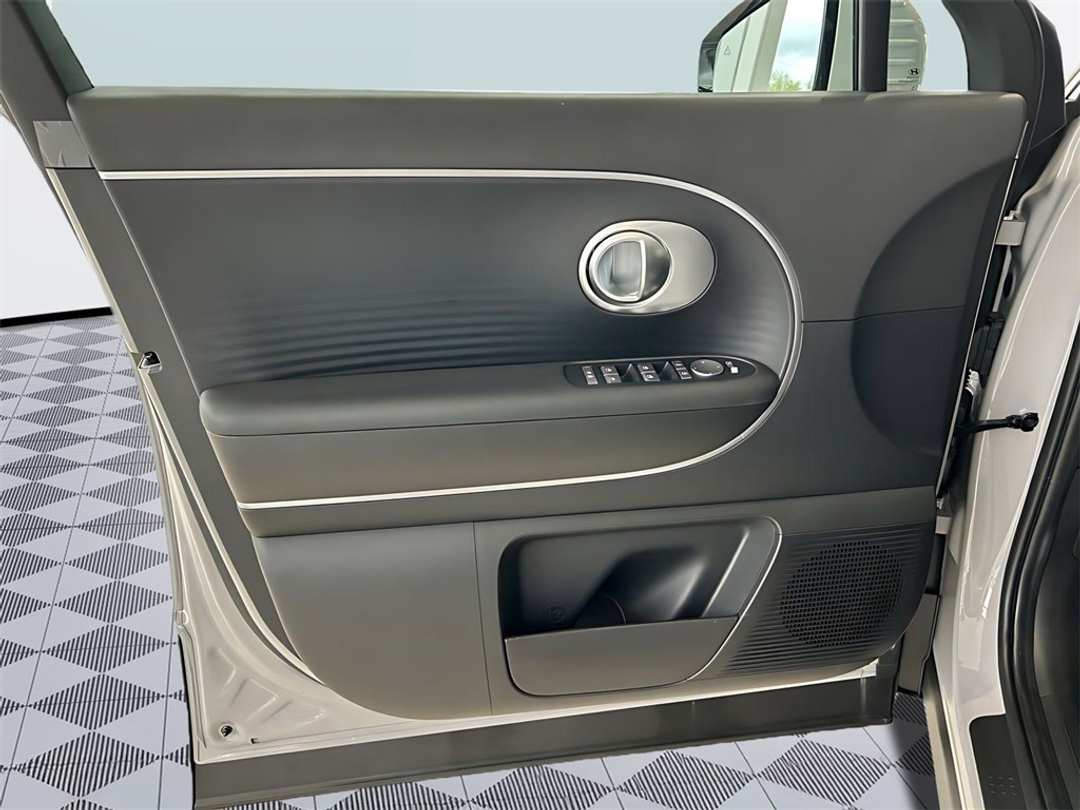 2026 Hyundai Ioniq 9 S - Image 8