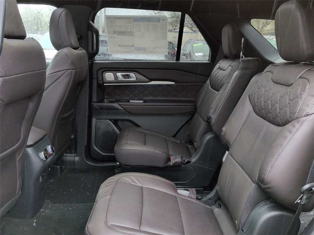 2026 Ford Explorer Platinum - Image 25