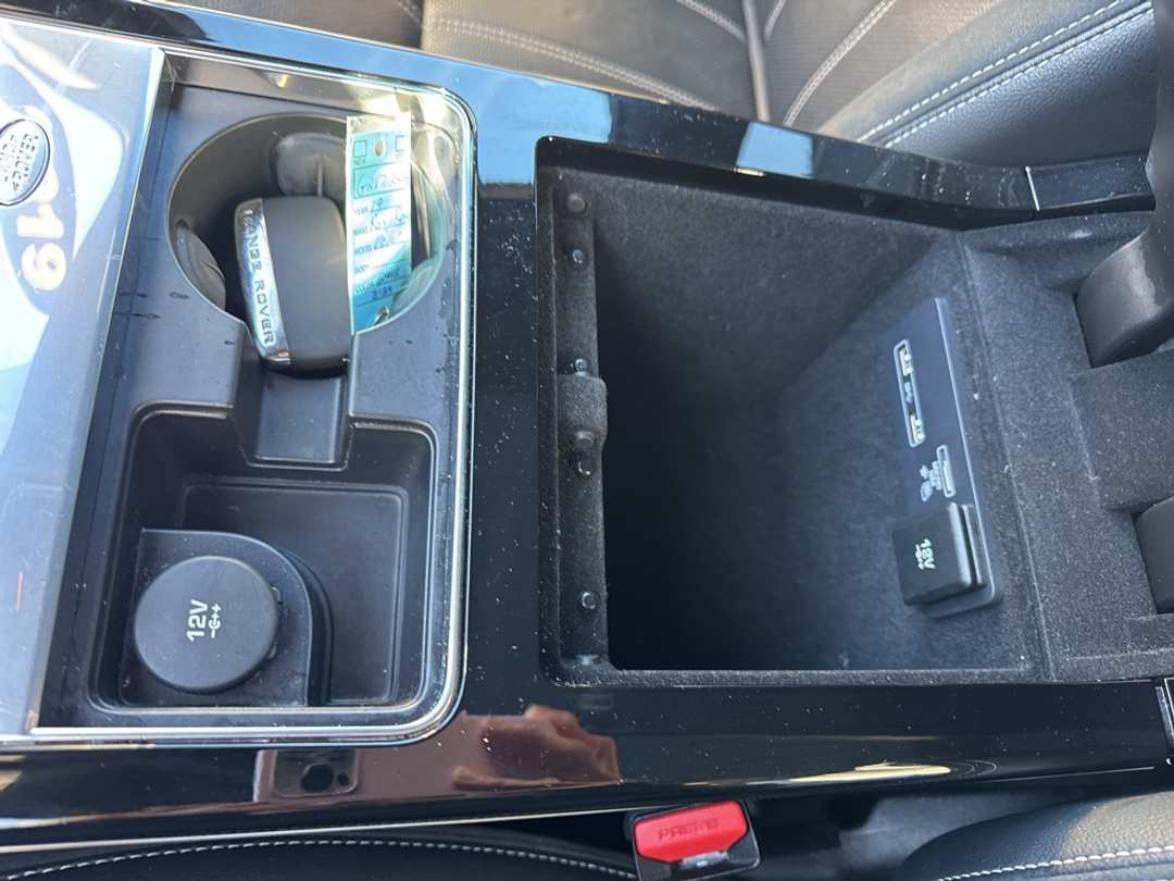 2019 Land Rover Range Rover Velar SE RDynamic - Image 28