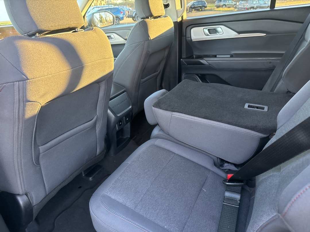 2025 Ford Explorer Active - Image 18