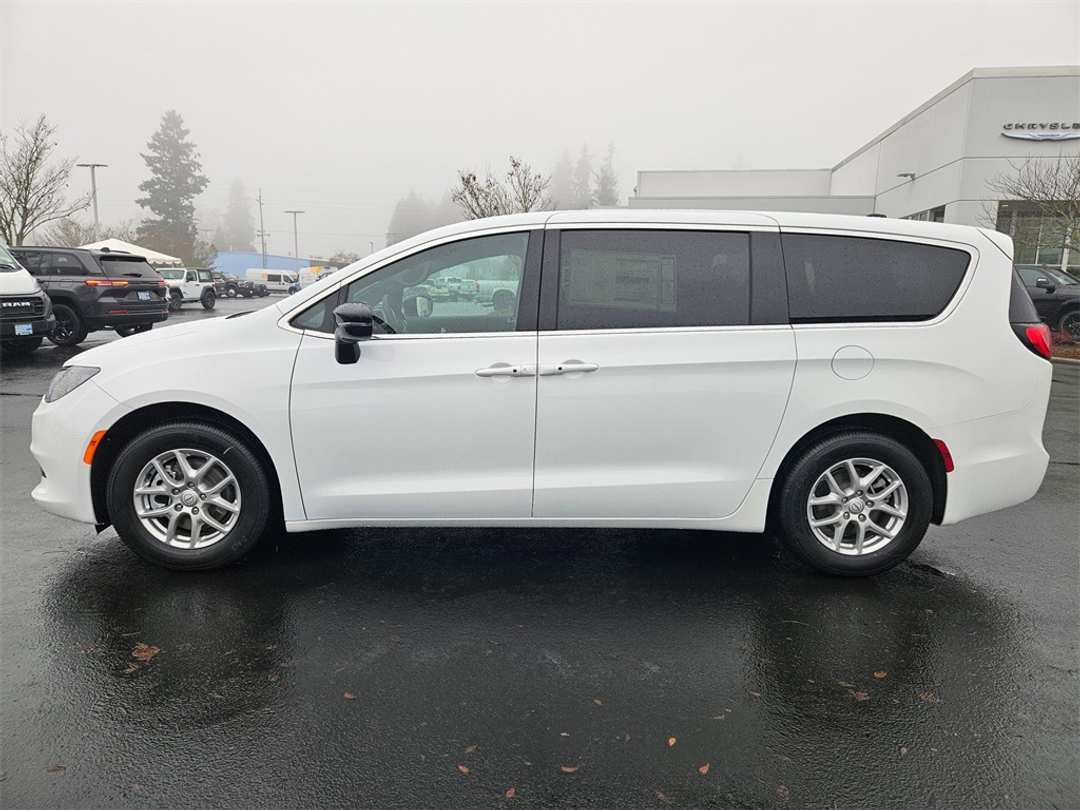 2026 Chrysler Voyager LX - Image 3